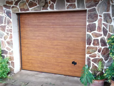 sam-puerta-seccional-imitacion-madera- (4)