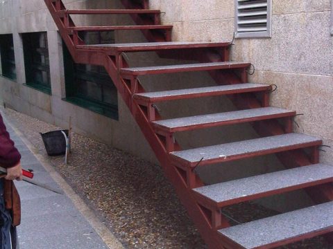 servicio-automatismo-metal-sam-escaleras-1